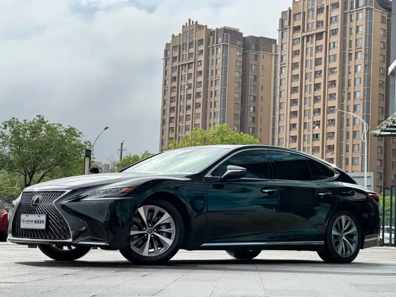 Lexus LS