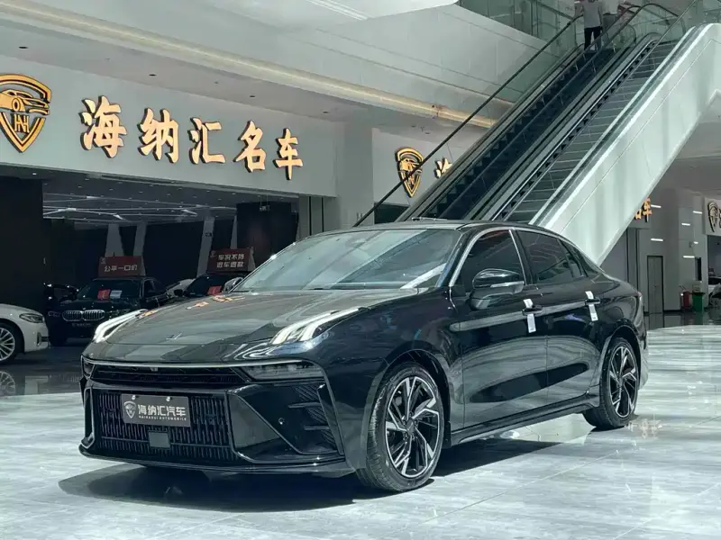 Lynk & Co 03