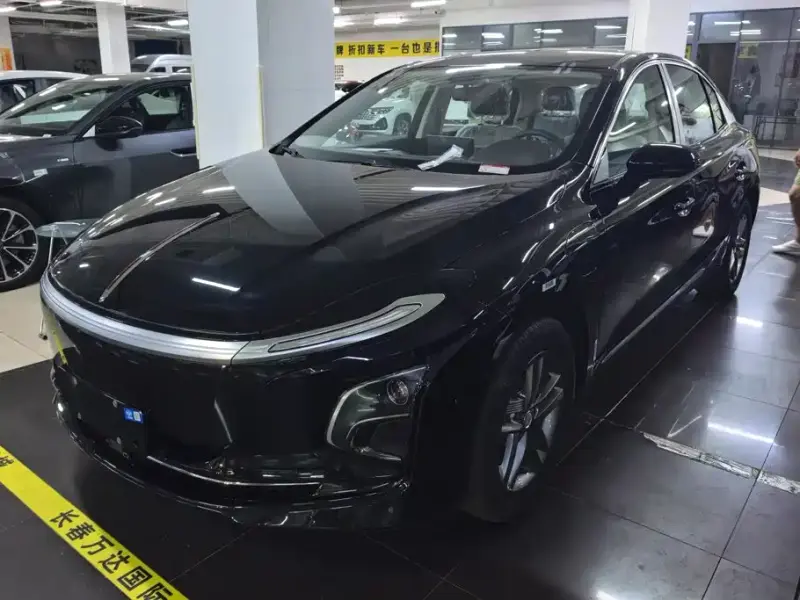 Hongqi E-QM5