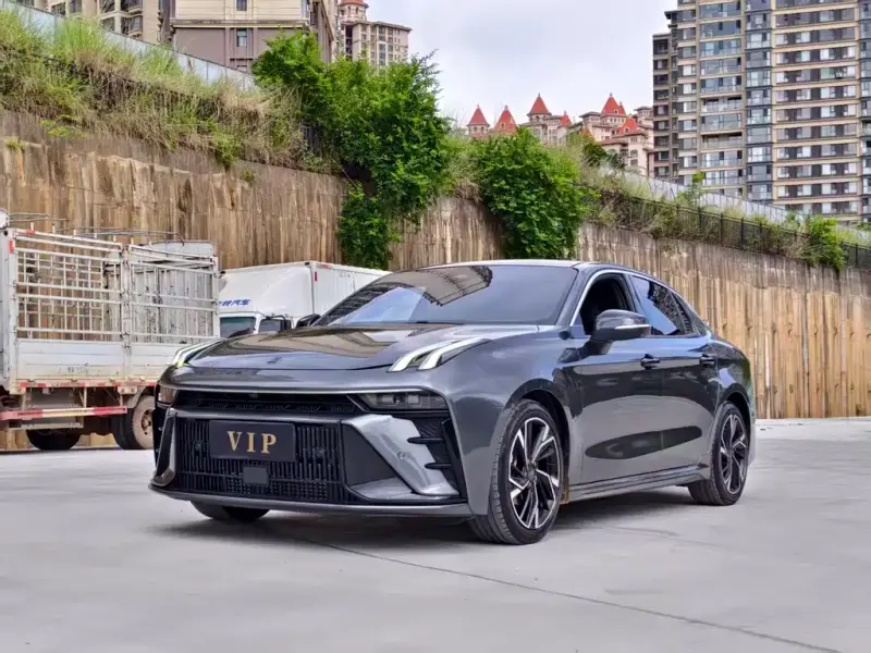 Lynk & Co 03
