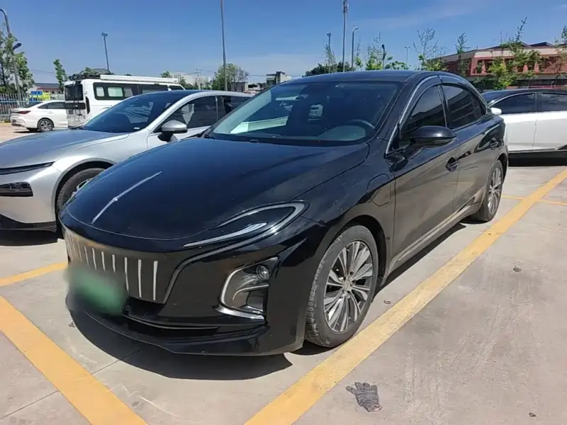 Hongqi E-QM5