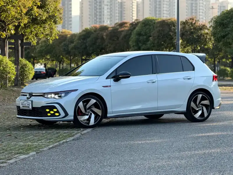 Volkswagen Golf GTI