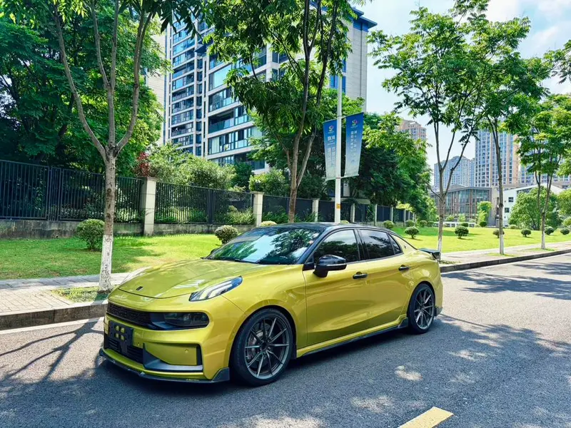 Lynk & Co 03