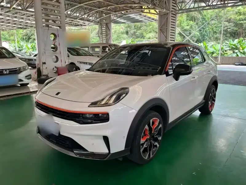 Lynk & Co 06