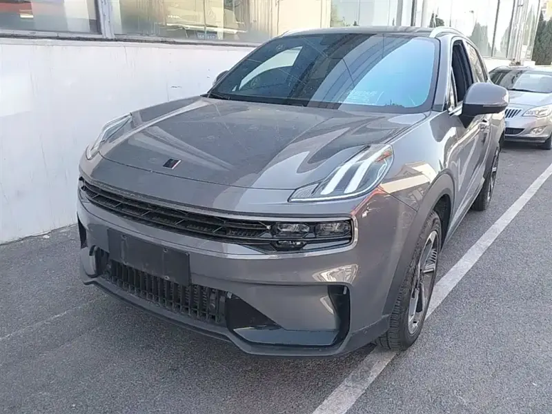 Lynk & Co 06