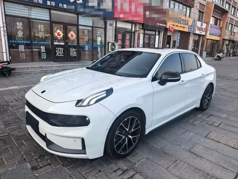 Lynk & Co 03