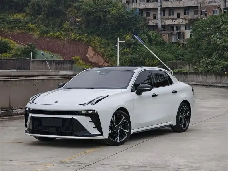 Lynk & Co 03