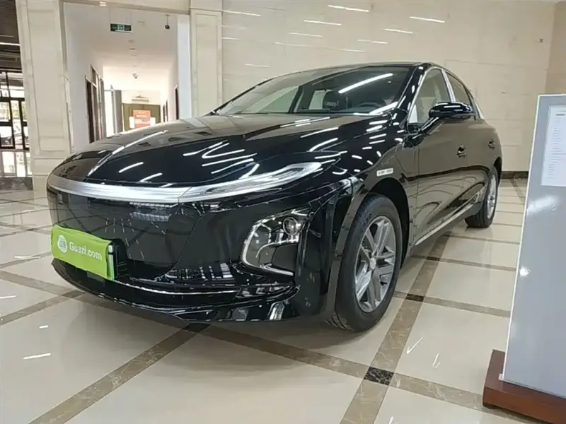 Hongqi E-QM5