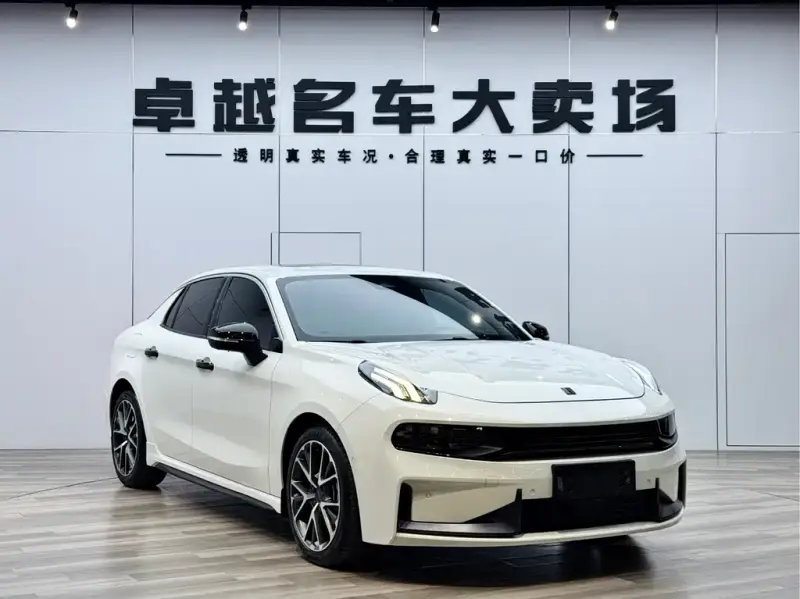 Lynk & Co 03