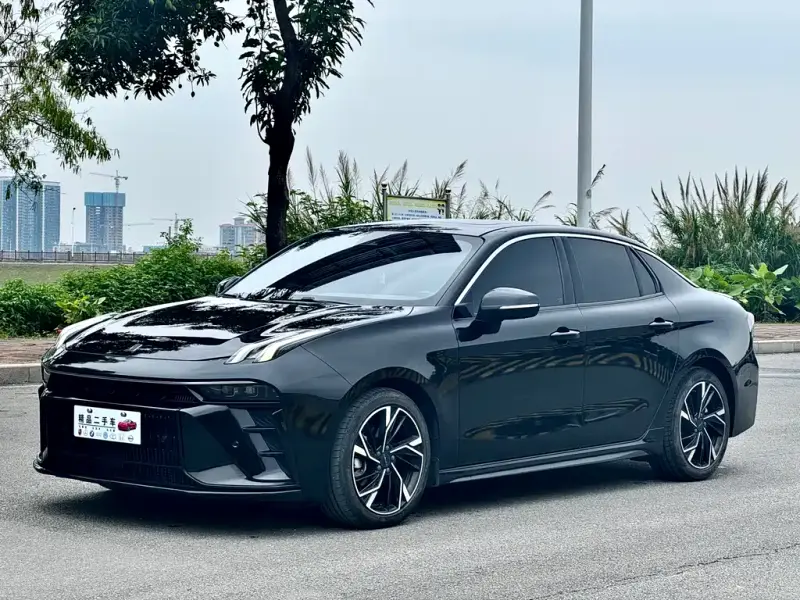 Lynk & Co 03