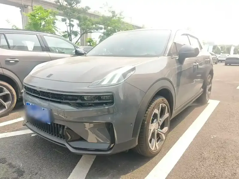 Lynk & Co 06