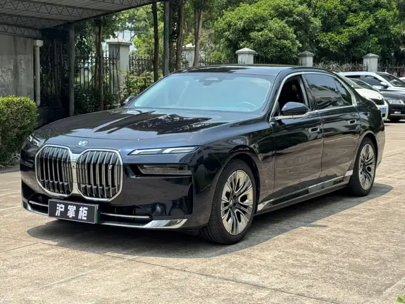 BMW i7