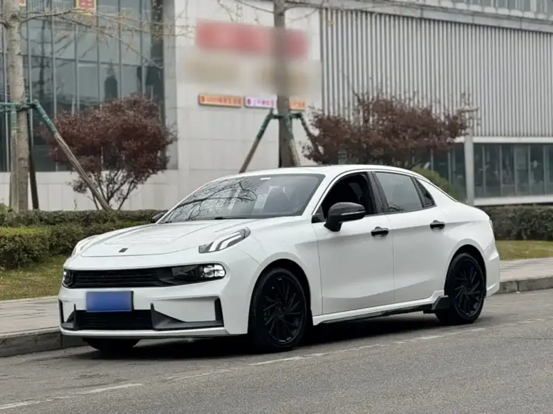 Lynk & Co 03