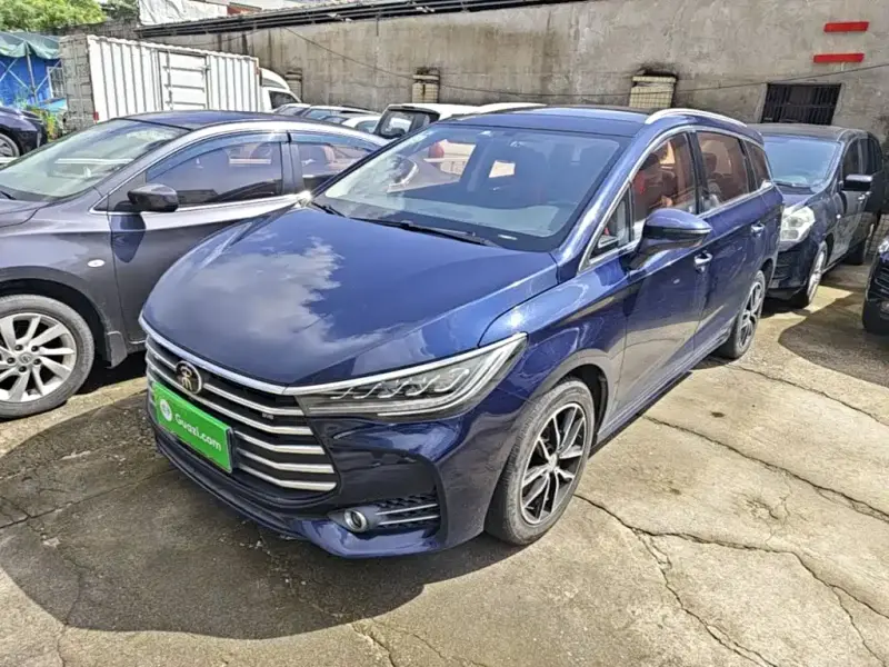 BYD MAX