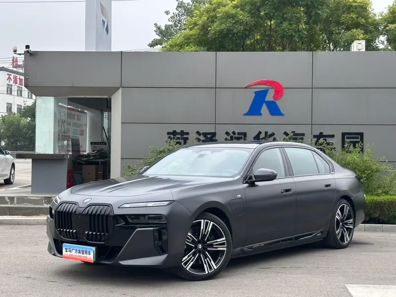 BMW i7