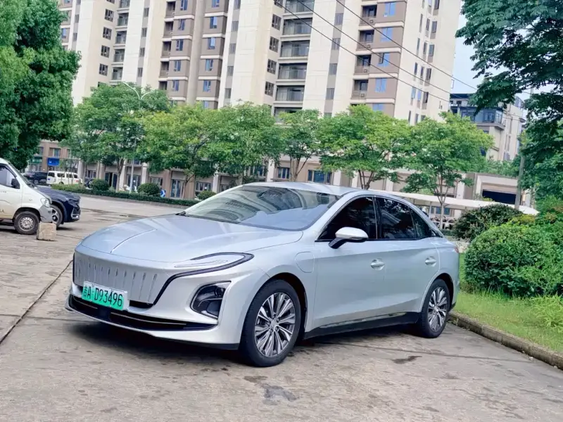 Hongqi E-QM5