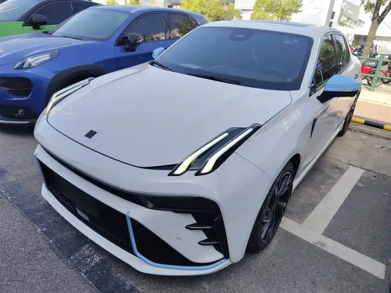 Lynk & Co 03