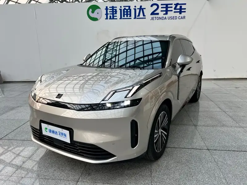 Lynk & Co 08 EM-P