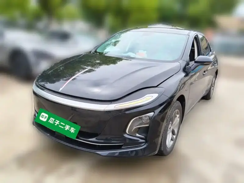 Hongqi E-QM5