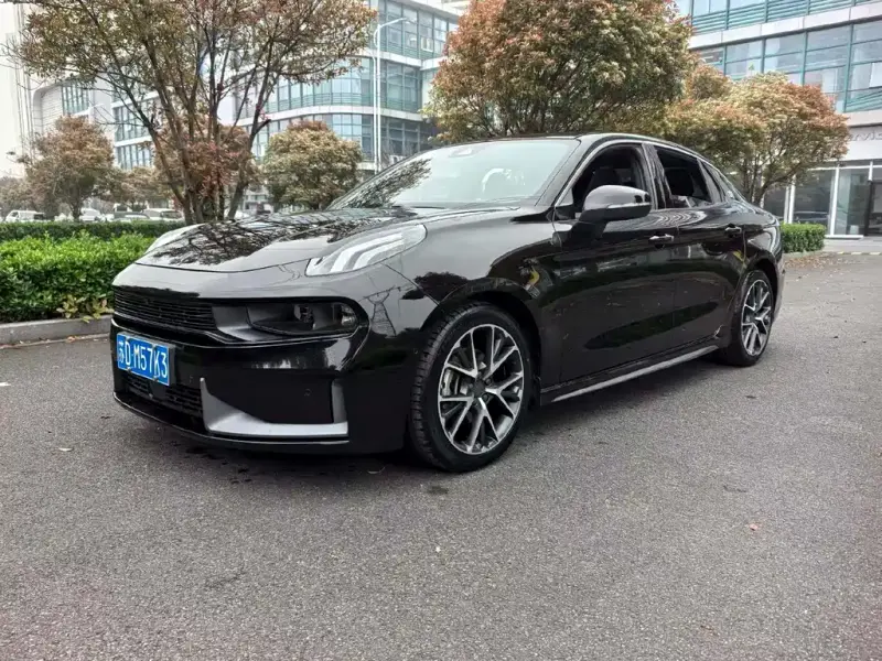 Lynk & Co 03
