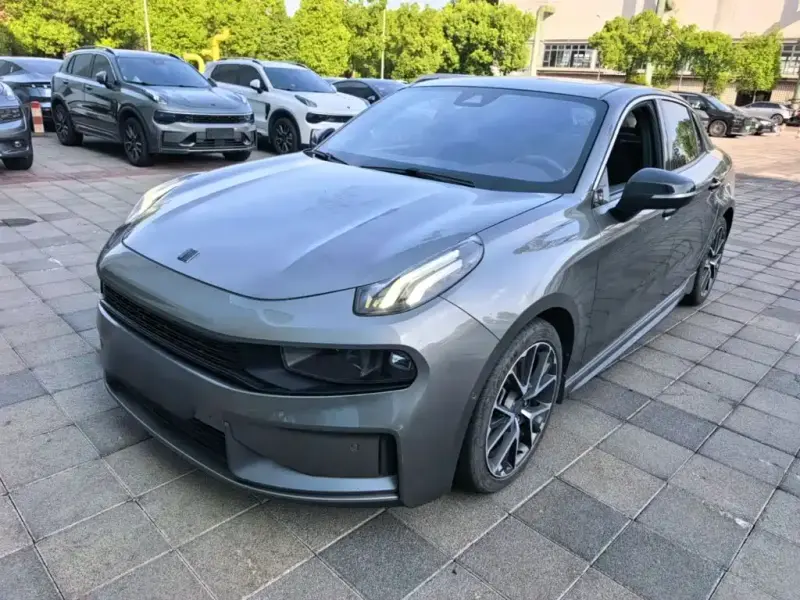 Lynk & Co 03
