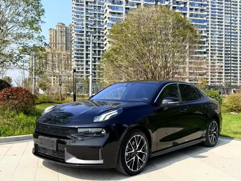 Lynk & Co 03