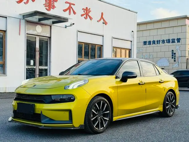 Lynk & Co 03