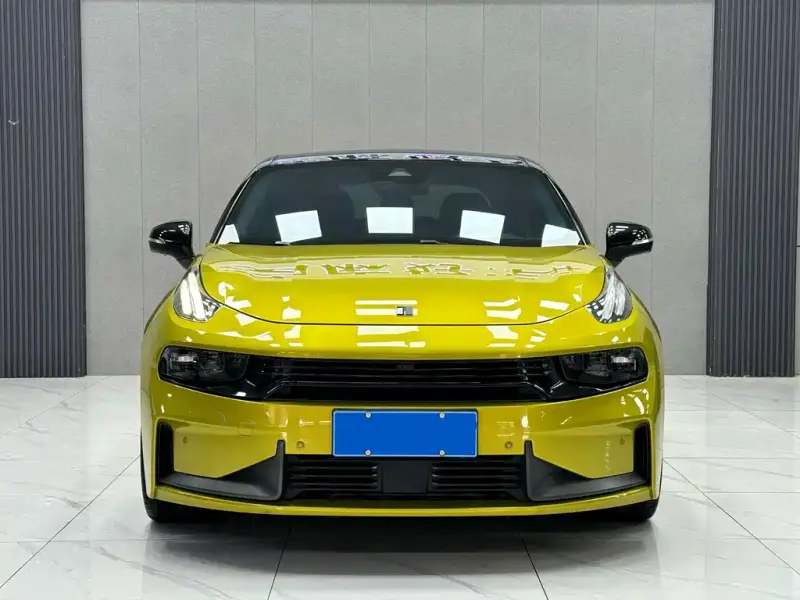 Lynk & Co 03