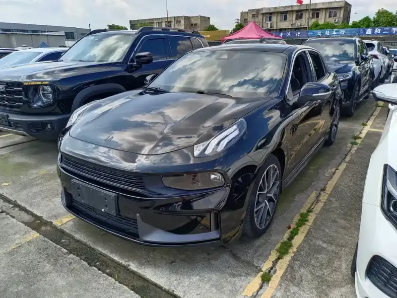 Lynk & Co 03