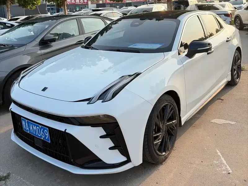 Lynk & Co 03