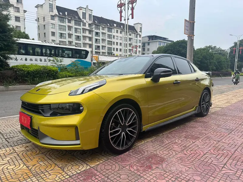 Lynk & Co 03