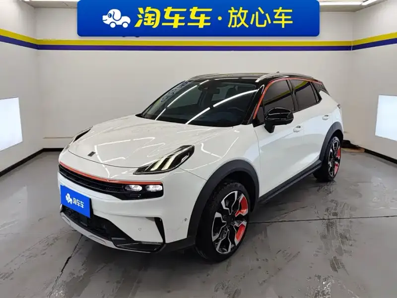 Lynk & Co 06