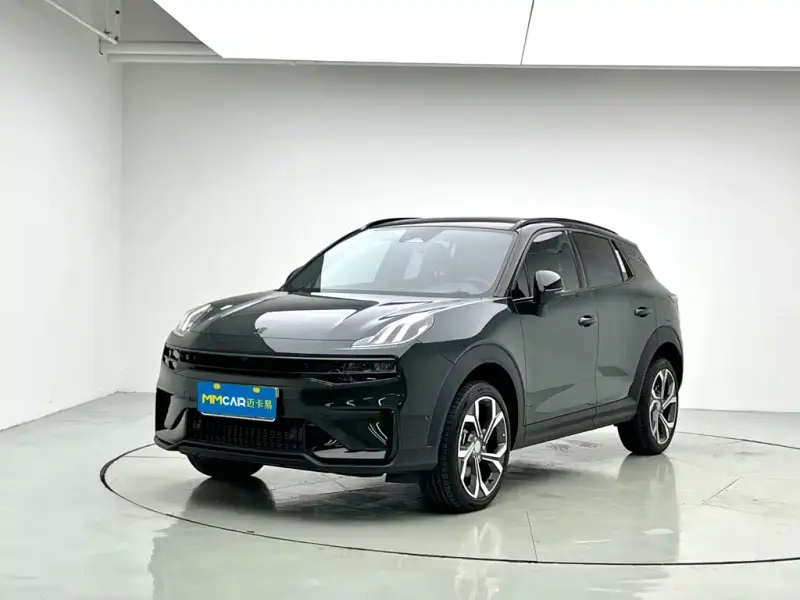 Lynk & Co 06