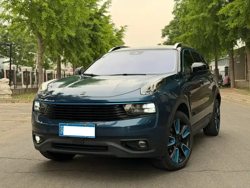 Lynk & Co 01