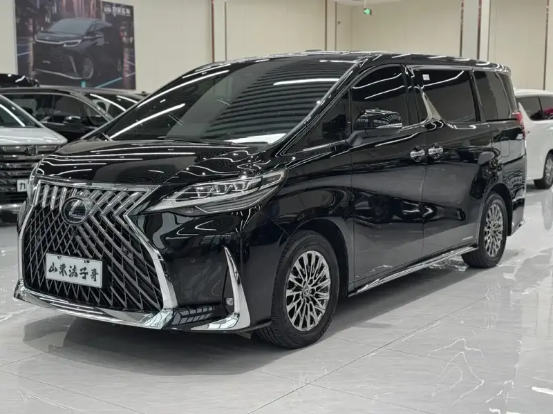Lexus LM