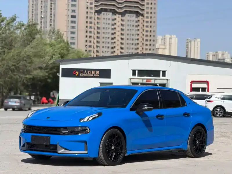 Lynk & Co 03