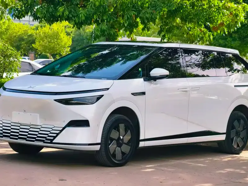 XPeng X9