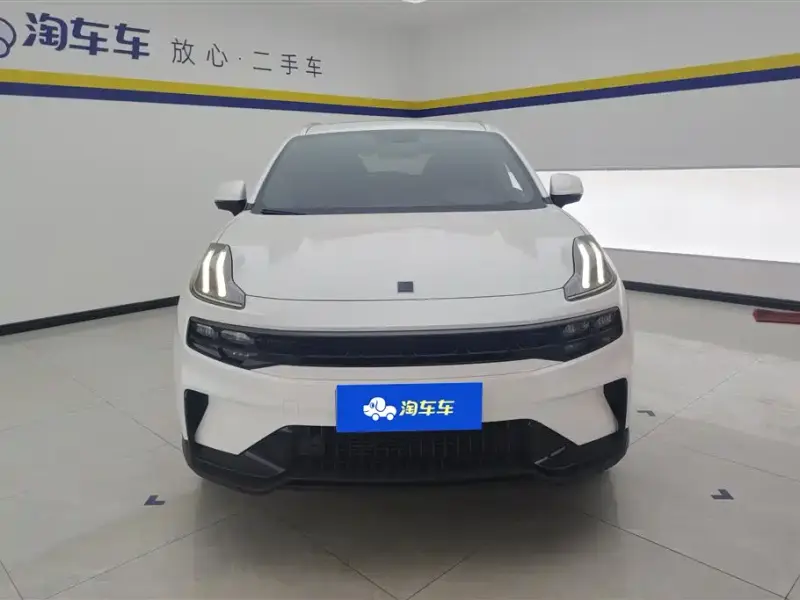 Lynk & Co 06