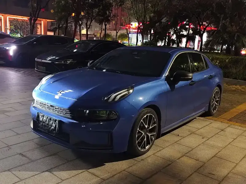 Lynk & Co 03