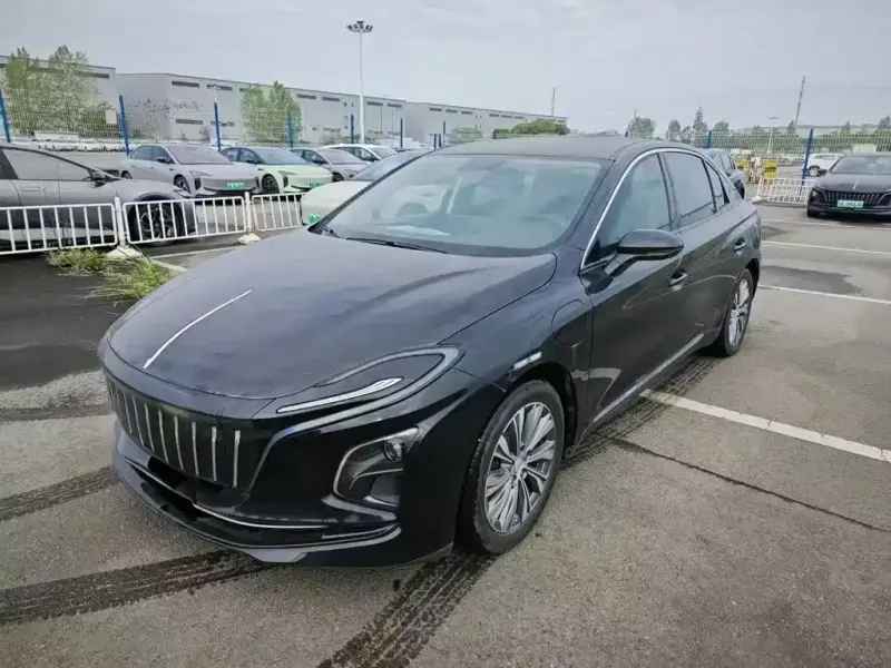 Hongqi E-QM5