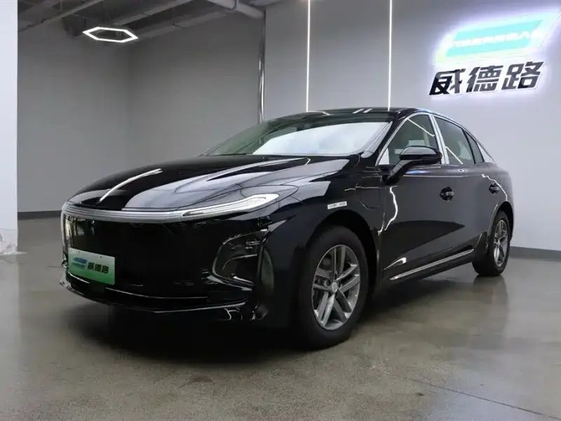 Hongqi E-QM5