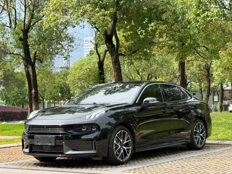 Lynk & Co 03