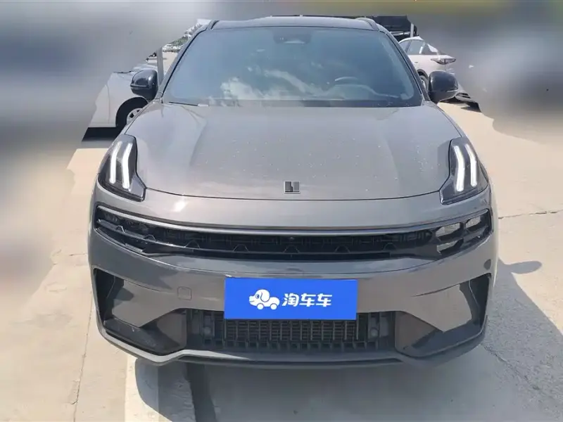Lynk & Co 06