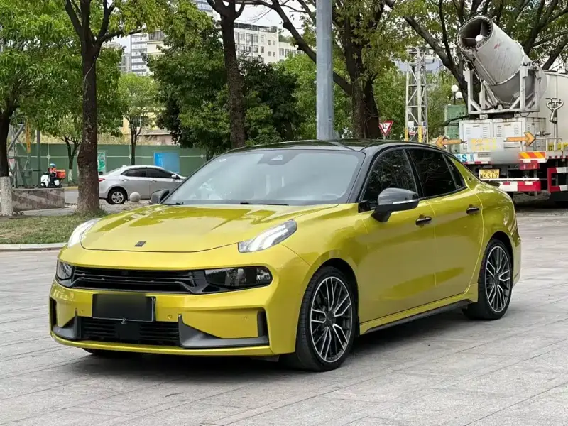 Lynk & Co 03