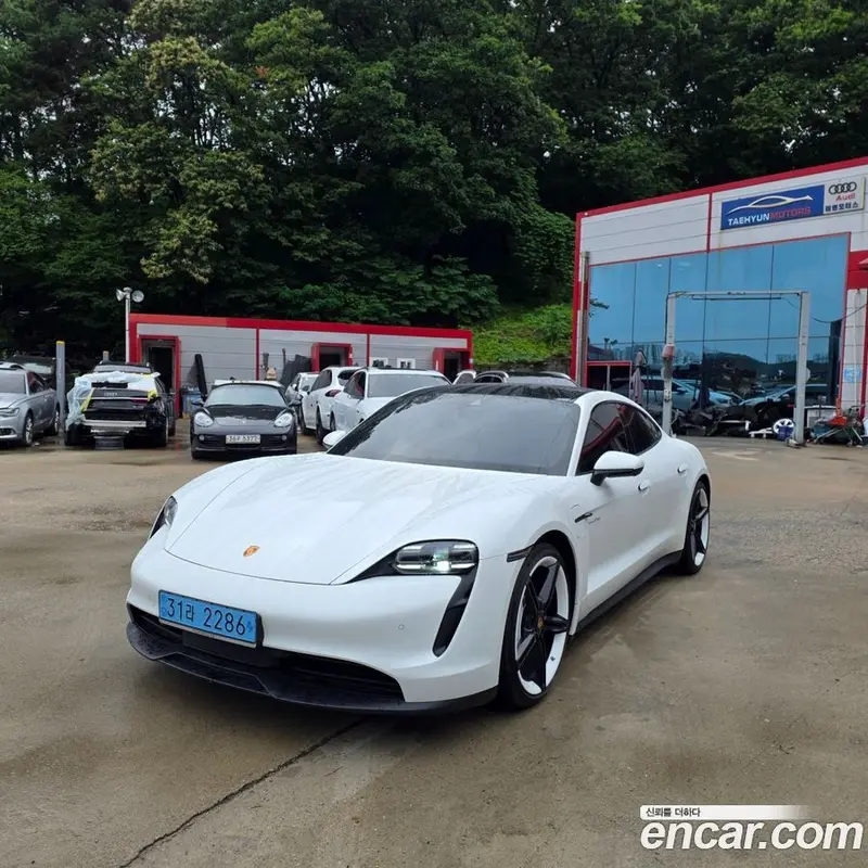 Porsche Taycan