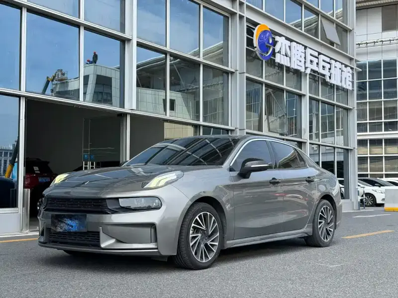Lynk & Co 03