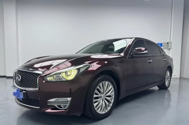 Infiniti Q70