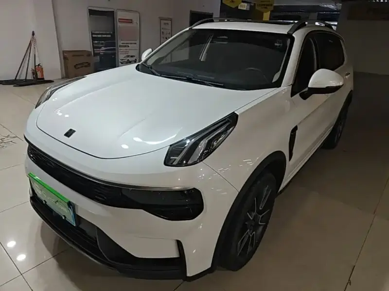 Lynk & Co 01