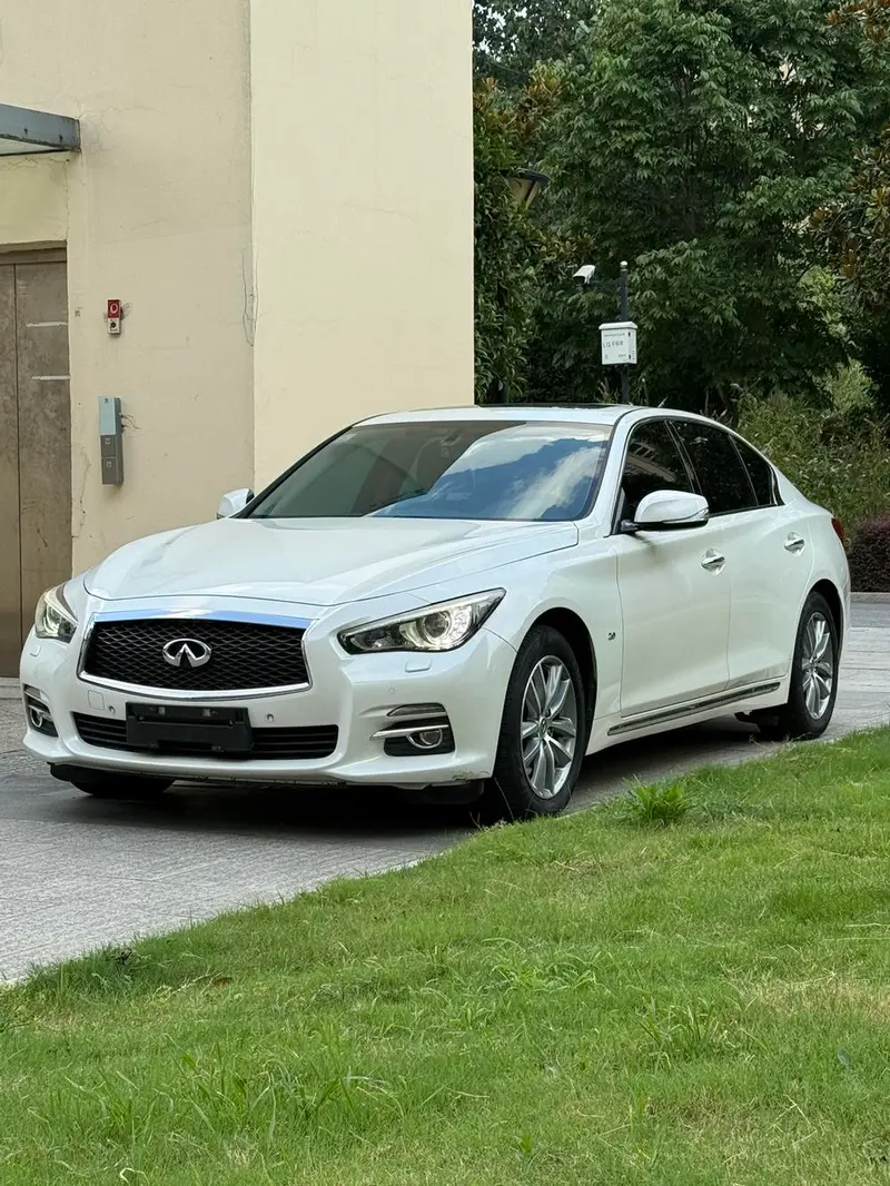 Infiniti Q50L