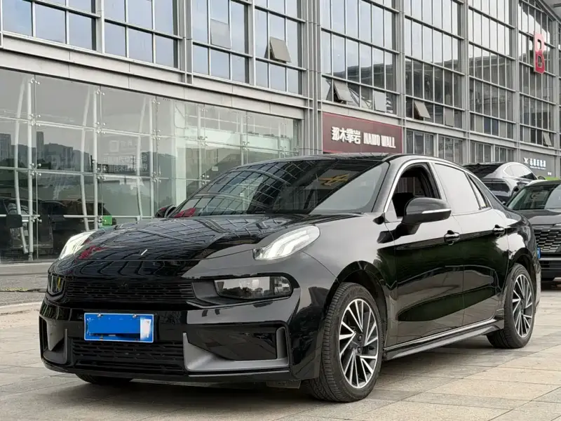 Lynk & Co 03